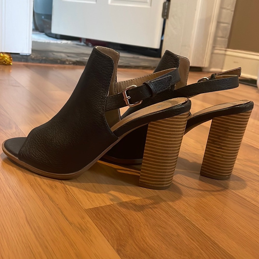 Chunky heel open-toe Tamrika shoes